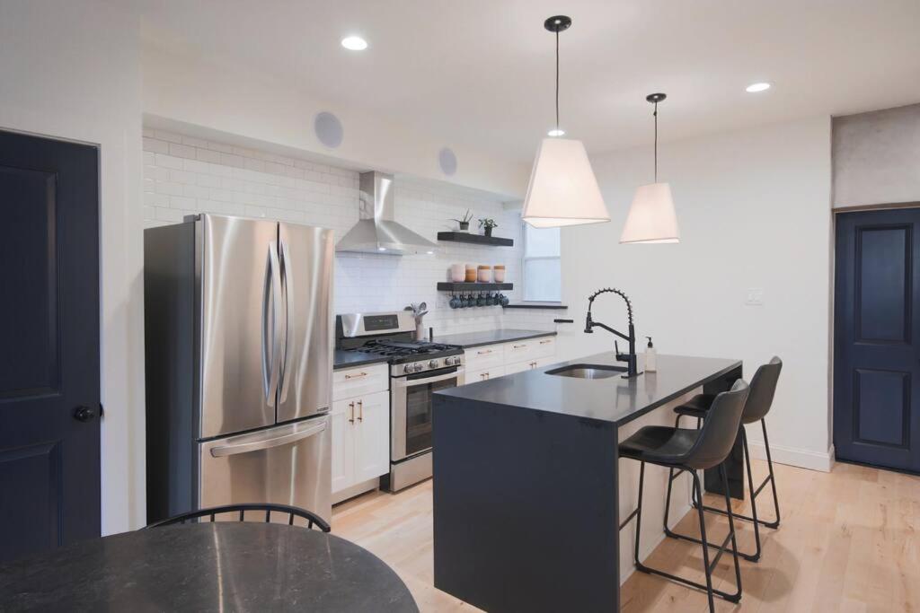 Large 2 Bdr With Deck Hosted By Stayrafa Philadelphia Exterior photo